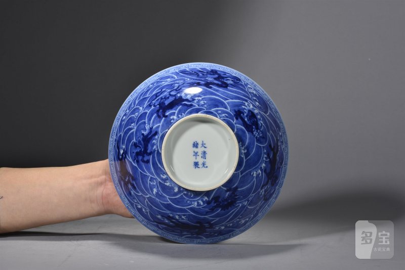 清光绪 青花海八怪纹碗 - 图6